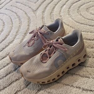 On Running Women's Light Pink Sneakers